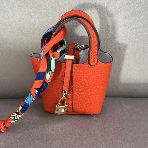 AirPods EarPods Case Bag Charm NEW - Picture 6 of 8